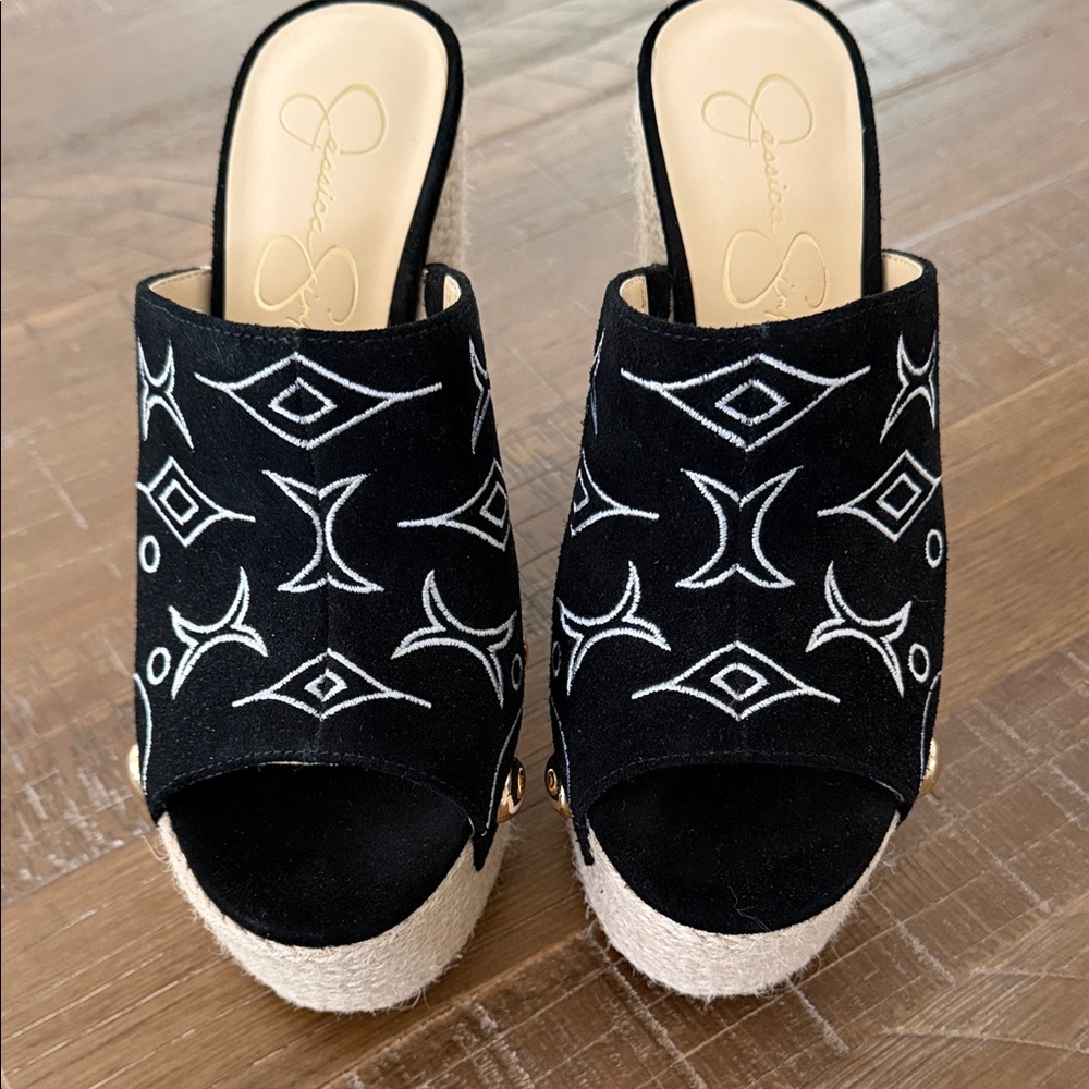 NWOT Jessica Simpson Black and White Patterned Platform Mules - Picture 3 of 9